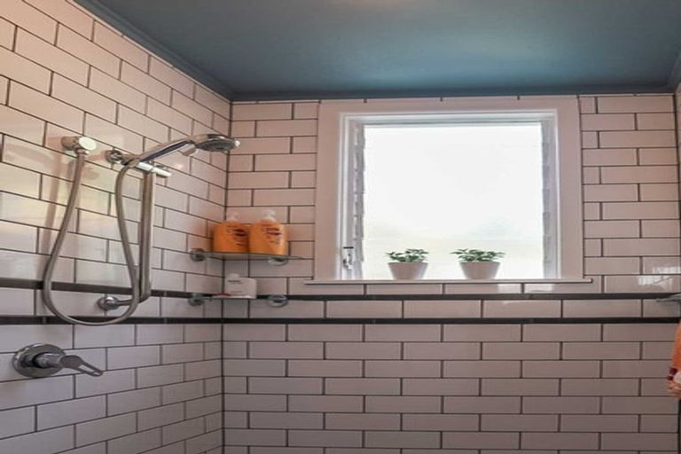 Photo of property in 5 Corry Avenue, Bluff Hill, Napier, 4110