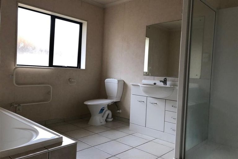 Photo of property in 16 Erne Crescent, East Tamaki, Auckland, 2016