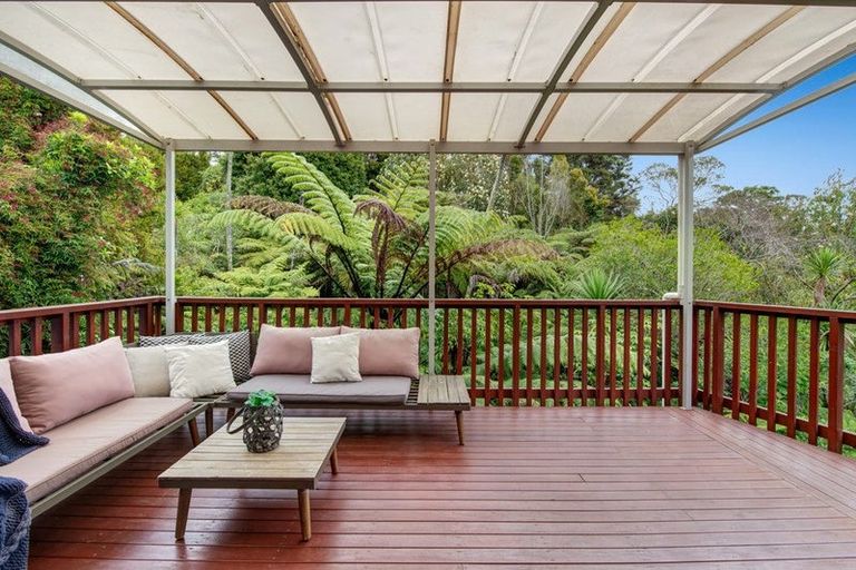 Photo of property in 9 Springwater Vale, Unsworth Heights, Auckland, 0632