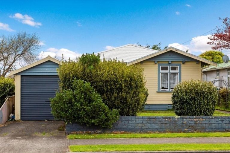 Photo of property in 21 Disraeli Street, Hawera, 4610