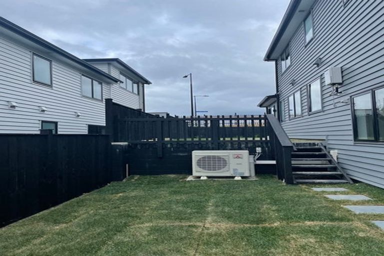 Photo of property in 2 Lumber Rise, Swanson, Auckland, 0614