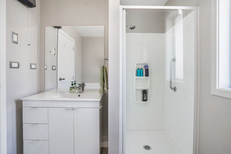 Photo of property in 28 Northview Avenue, Winton, 9720