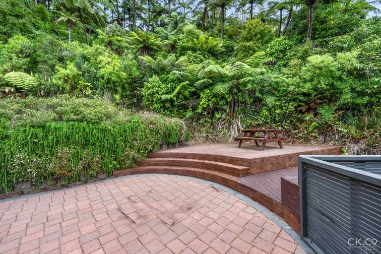 Photo of property in 9 Fernridge Way, Tirohanga, Lower Hutt, 5010