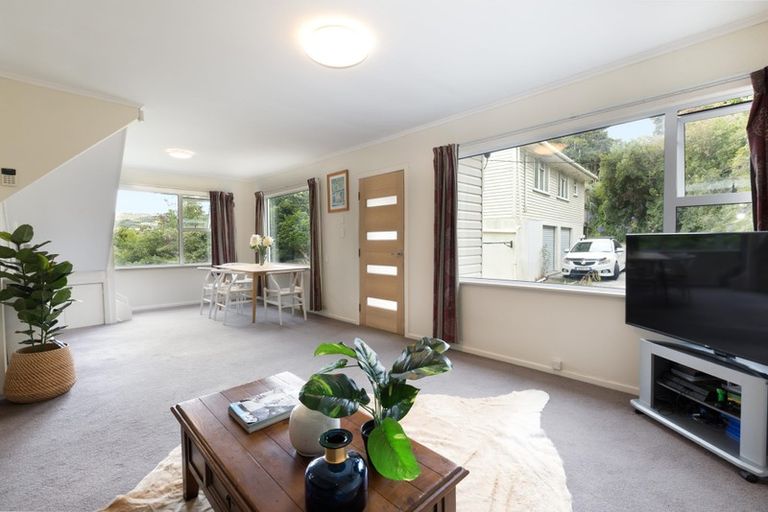 Photo of property in 34 Lyndhurst Road, Tawa, Wellington, 5028