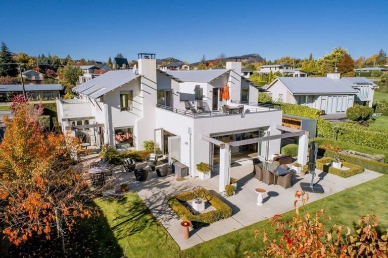 Photo of property in 166 Beacon Point Road, Wanaka, 9305