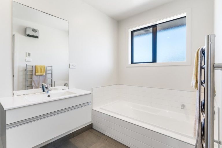 Photo of property in 32 Welsh Road, Winton, 9720