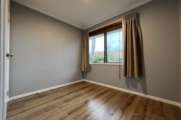 Photo of property in 60 Spencer Road, Pinehill, Auckland, 0632