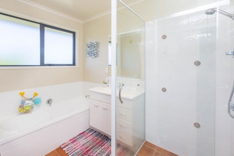 Photo of property in 14 Grace Nicholls Grove, Riverstone Terraces, Upper Hutt, 5018