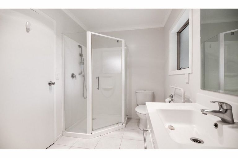 Photo of property in 23/64 Kawaha Point Road, Kawaha Point, Rotorua, 3010