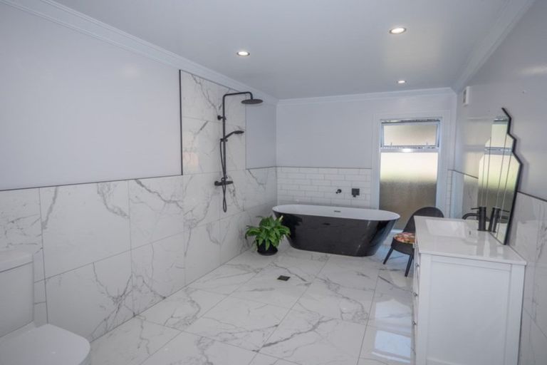 Photo of property in 5 Christine Drive, Coopers Beach, 0420