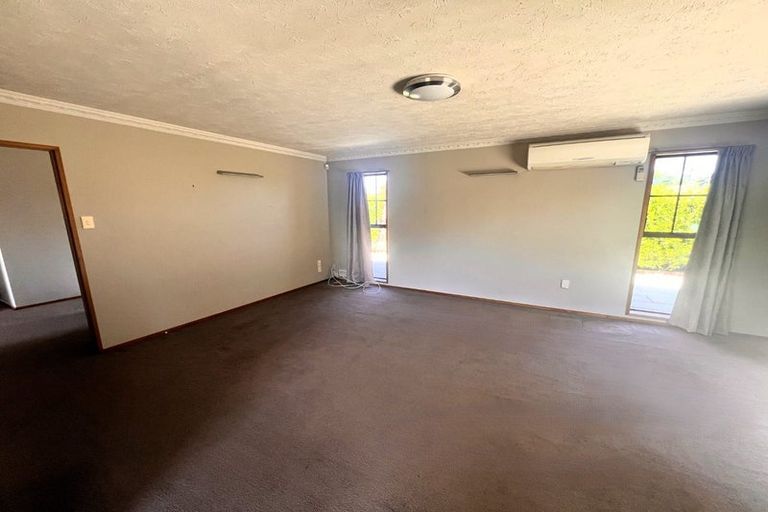 Photo of property in 15 Sheraton Place, Redwood, Christchurch, 8051