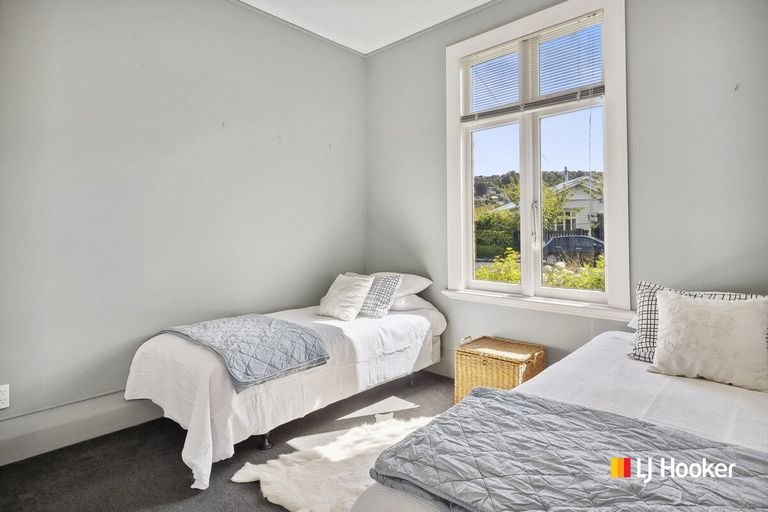 Photo of property in 85 Hargest Crescent, Saint Clair, Dunedin, 9012