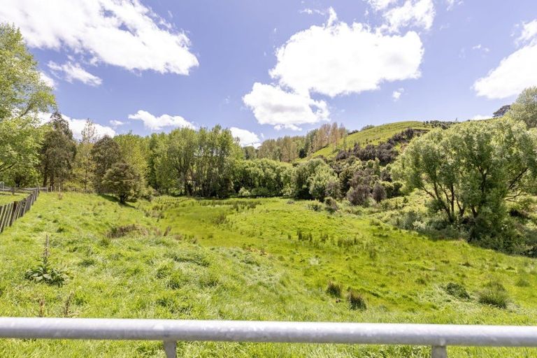 Photo of property in 131 Pahiatua Aokautere Road, Aokautere, 4471