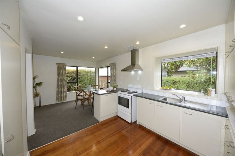 Photo of property in 156 Avonhead Road, Avonhead, Christchurch, 8042