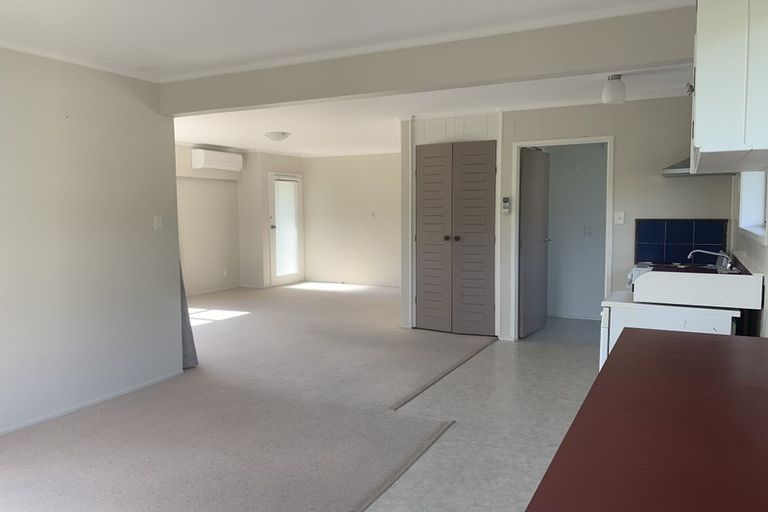 Photo of property in 1/4 Mahuta Grove, Northcote, Auckland, 0627
