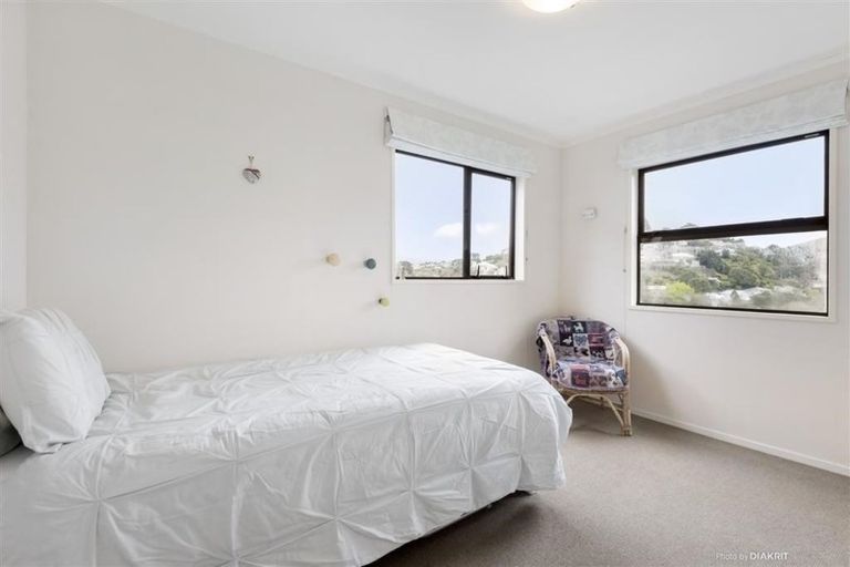 Photo of property in 16 Garden Road, Northland, Wellington, 6012