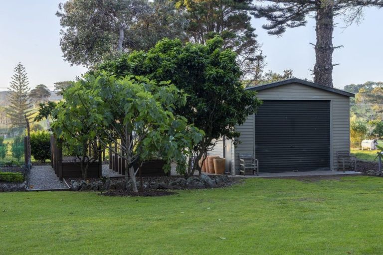 Photo of property in 2213 Whananaki North Road, Whananaki, Hikurangi, 0181