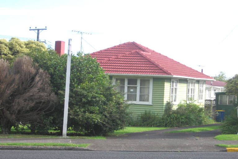 Photo of property in 1/10 Exmouth Road, Northcote, Auckland, 0627