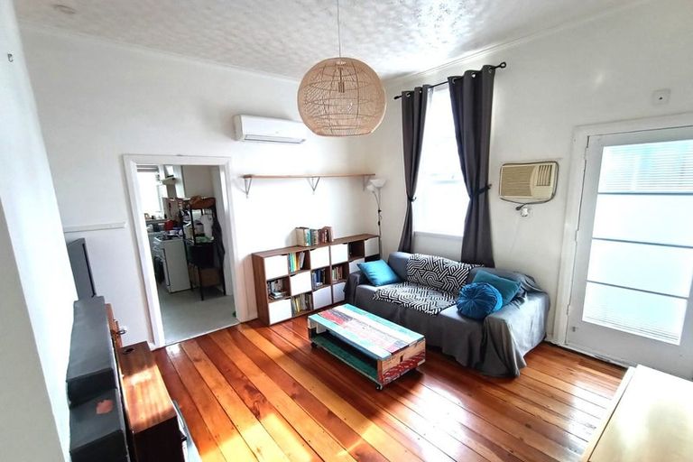 Photo of property in 6 Royal Street, Berhampore, Wellington, 6023