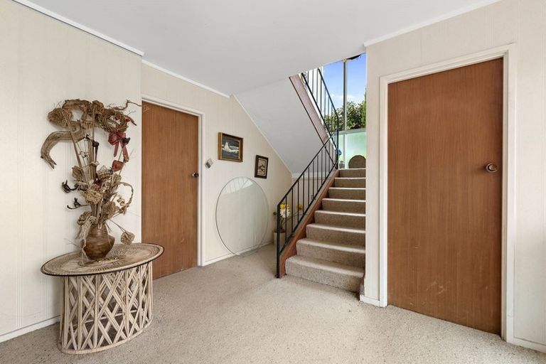 Photo of property in 72 Ravenwood Drive, Forrest Hill, Auckland, 0620