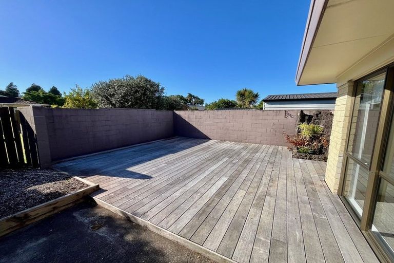 Photo of property in 2/24 Beaumaris Way, Conifer Grove, Takanini, 2112