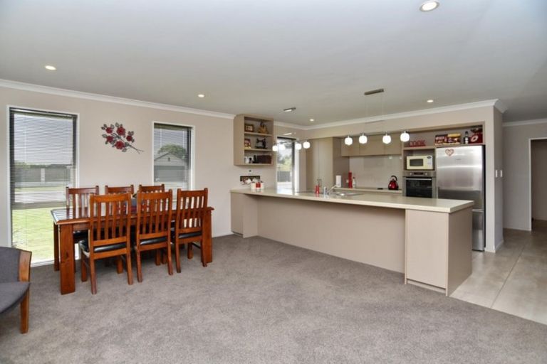 Photo of property in 7 Walnut Way, Rangiora, 7400