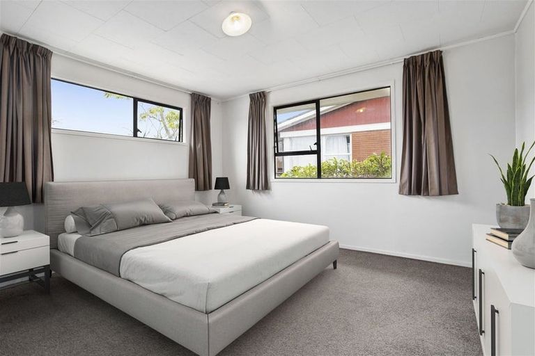Photo of property in 30 Beechdale Crescent, Pakuranga Heights, Auckland, 2010