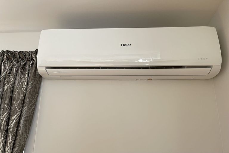 Photo of property in 71 Tiroroa Avenue, Te Atatu South, Auckland, 0610