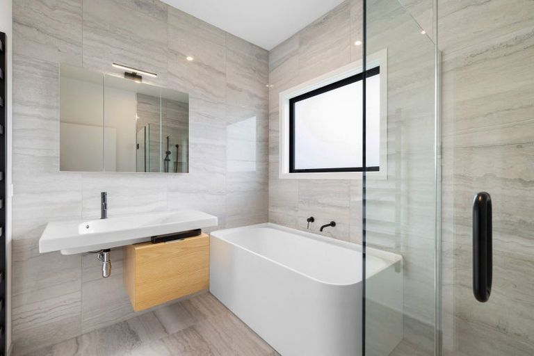 Photo of property in 16 Travertine Street, Cromwell, 9310