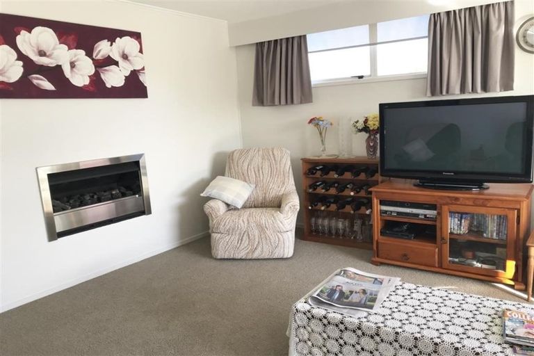 Photo of property in 61 Sheridan Drive, New Lynn, Auckland, 0600