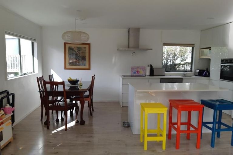 Photo of property in 1/37 Lysander Crescent, Beach Haven, Auckland, 0626