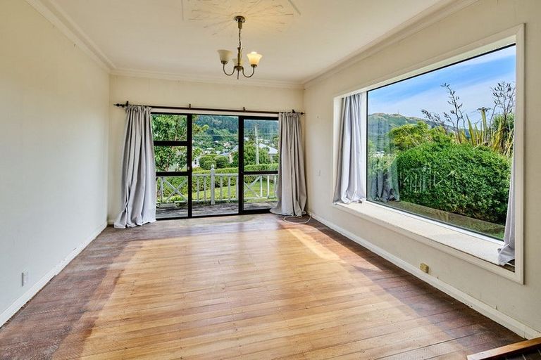 Photo of property in 56 Ranui Terrace, Tawa, Wellington, 5028