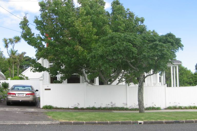 Photo of property in 19 Patuone Avenue, Devonport, Auckland, 0624