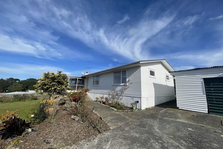 Photo of property in 20 Trojan Crescent, New Lynn, Auckland, 0600