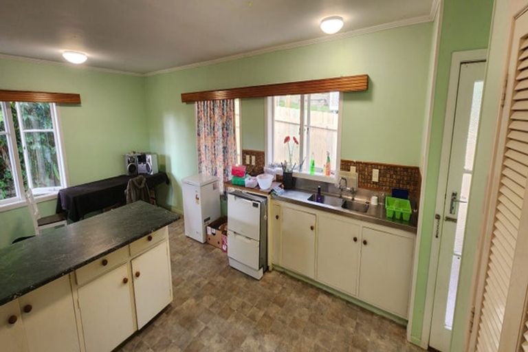 Photo of property in 15 Ellice Road, Totara Vale, Auckland, 0629