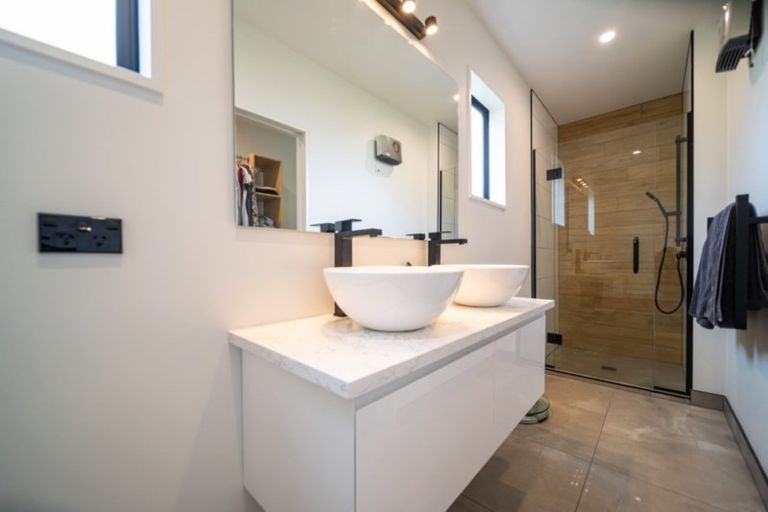 Photo of property in 21 Falconer Rise, Jacks Point, Queenstown, 9371