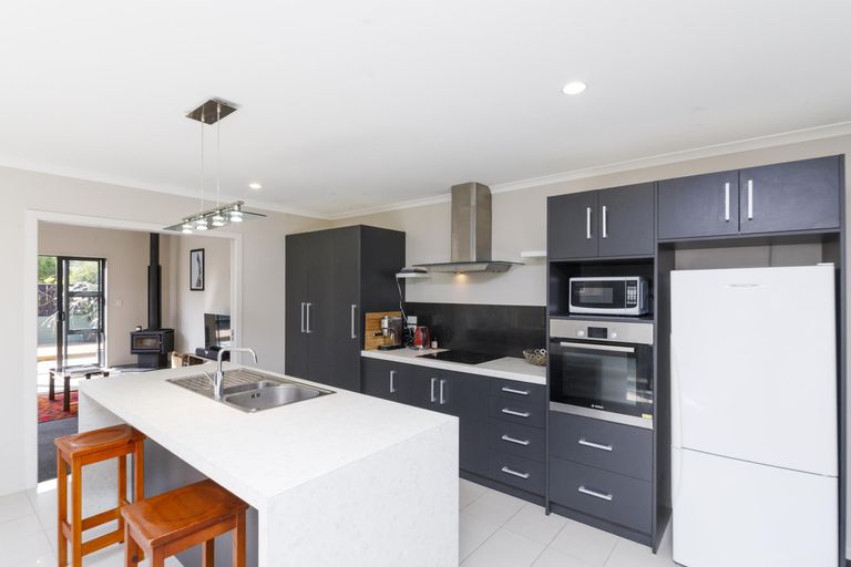 Photo of property in 18 Galea Grove, Kelvin Grove, Palmerston North, 4414