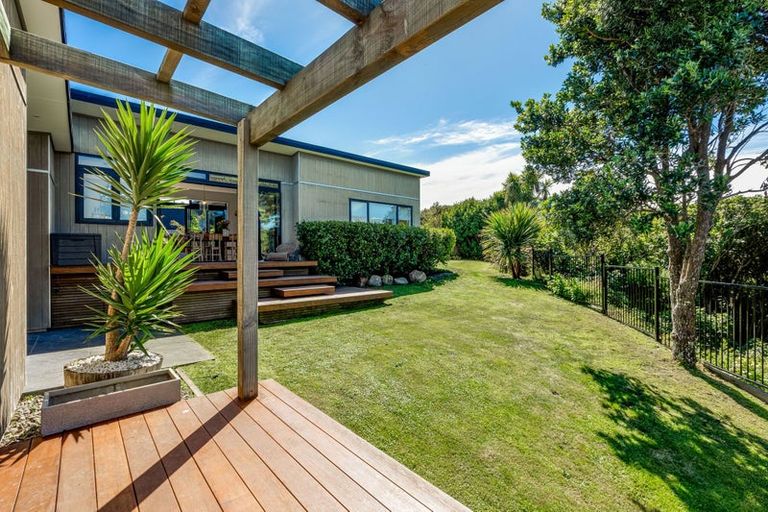 Photo of property in 11 Sumner Terrace, Aotea, Porirua, 5024