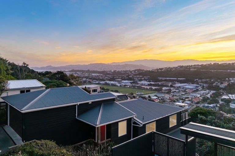 Photo of property in 81 Nevay Road, Miramar, Wellington, 6022