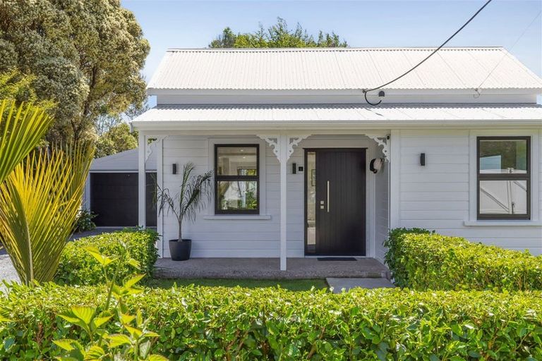 Photo of property in 1 Lansdowne Street, Clifton, Takaka, 7183