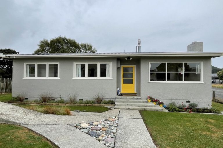 Photo of property in 4 George Street, Clinton, 9534