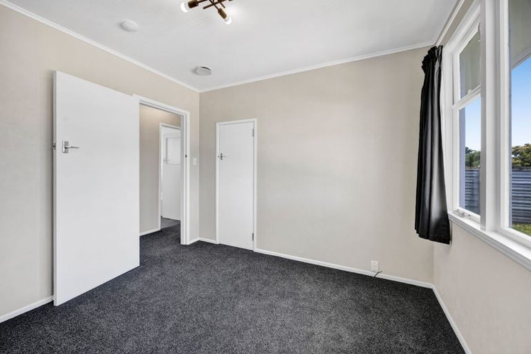 Photo of property in 1a Robbins Crescent, Hawera, 4610