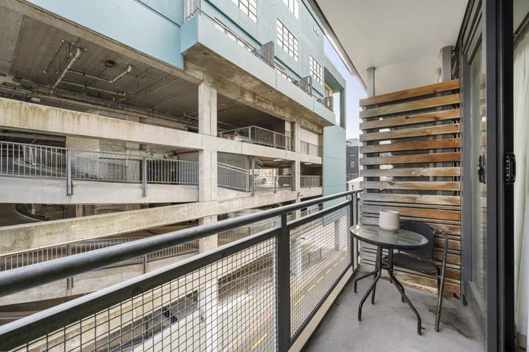 Photo of property in Dual Apartments, 201/142 Vivian Street, Te Aro, Wellington, 6011