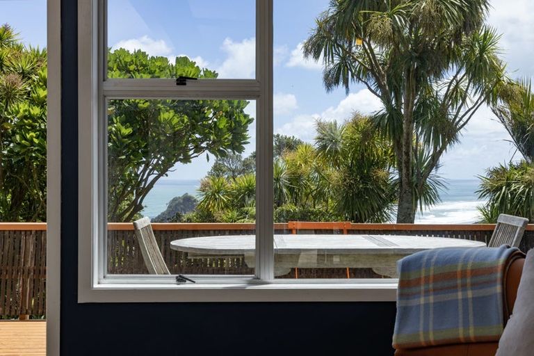 Photo of property in 30 Piha Road, Piha, New Lynn, 0772