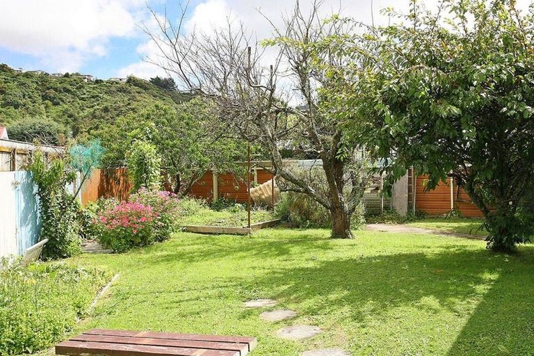 Photo of property in 106 Stokes Valley Road, Stokes Valley, Lower Hutt, 5019