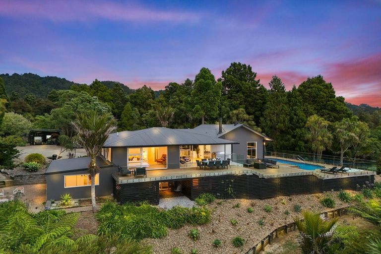 Photo of property in 91 Mountain Road, Henderson Valley, Auckland, 0612
