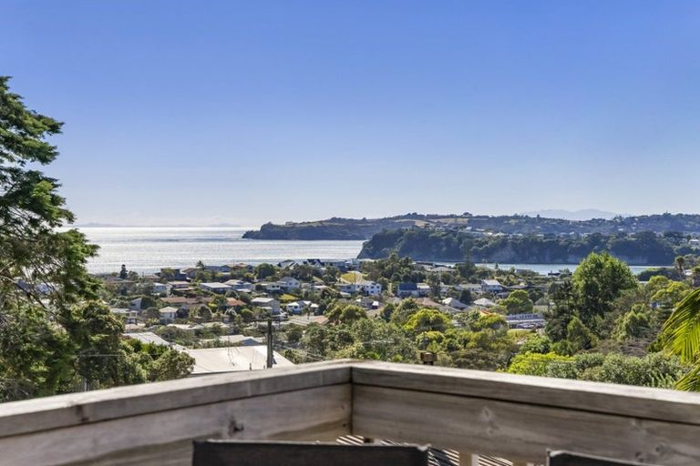 Photo of property in 25 Elliston Crescent, Stanmore Bay, Whangaparaoa, 0932