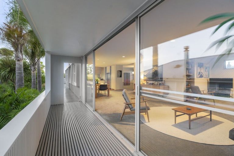 Photo of property in 41 Old Lake Road, Narrow Neck, Auckland, 0624