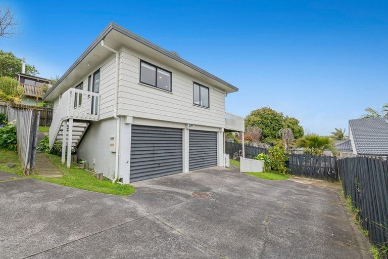 Photo of property in 2/15 Exeter Place, Unsworth Heights, Auckland, 0632