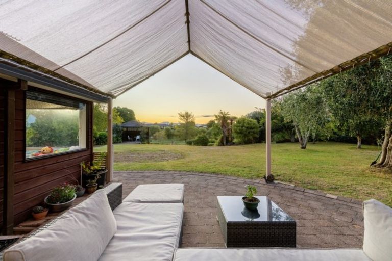 Photo of property in 25 Links View Drive, Omokoroa, 3114